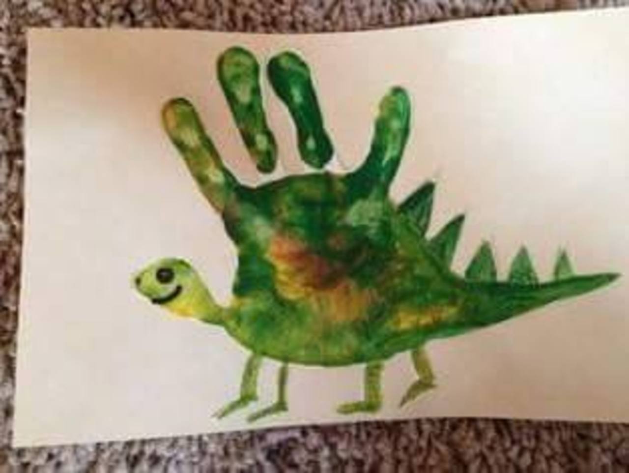 Рисование динозавра из ладошки